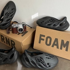 YEEZY FOAM RNR ‘ONYX’ - HP8739