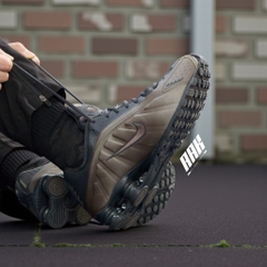 Nike shox R4 " Off Noir Ironstone" ( AR3565-007)