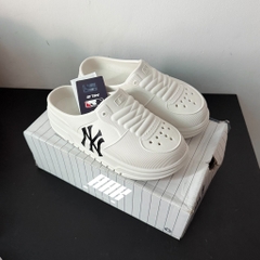MLB Chunky Liner Mule New York Yankees ''White'' [3ASQC0153 50WHS]
