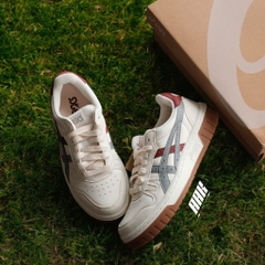 ASICS COURT MZ WHITE/GREY/RED  (1203A127-107)