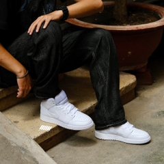 AIR JORDAN 1 MID TRIPLE WHITE 2023 (GS) (554725 136)