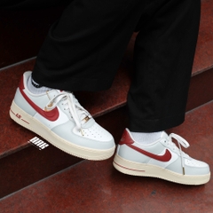 NIKE AIR FORCE 1 "HANGTAG RED SWOOSH" ( DV7584 001 )