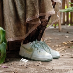 AIR FORCE 1 LV8 Honey Drew - DQ0360 100