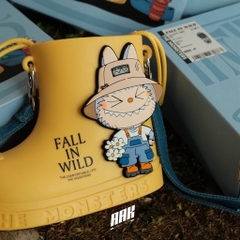 TÚI ỦNG POPMART THE MONSTER LABUBU FALL IN WILD