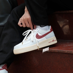 NIKE AIR FORCE 1 "HANGTAG RED SWOOSH" ( DV7584 001 )