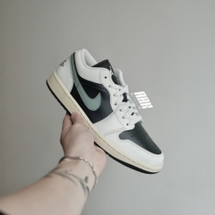 NIKE AIR JORDAN 1 LOW 'JADE SMOKE’ -DC0774 001