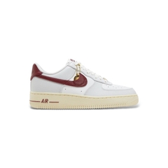 NIKE AIR FORCE 1 "HANGTAG RED SWOOSH" ( DV7584 001 )