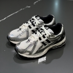 New Balance 1906R ‘Silver Metallic Black’ (M1906RER)