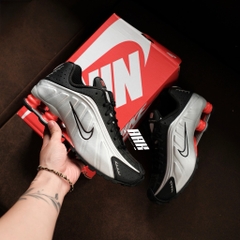 NIKE SHOX R4 METALLIC SILVER RED (HQ1988-002)