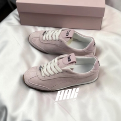 (W) Alo Yoga x Jisoo Sunset Sneaker Bloom Pink