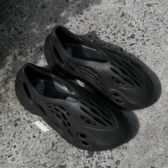 YEEZY FOAM RNR ‘ONYX’ - HP8739