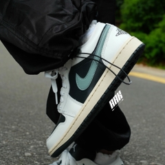 NIKE AIR JORDAN 1 LOW 'JADE SMOKE’ -DC0774 001