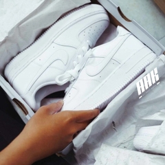 NIKE AIR FORCE 1 07 LOW WHITE