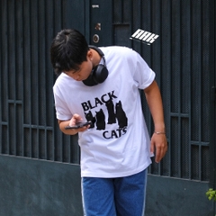 BLACK CAT TEE VIVASTUDIO