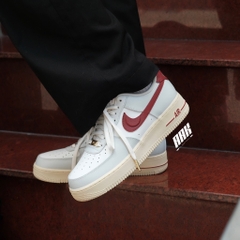 NIKE AIR FORCE 1 "HANGTAG RED SWOOSH" ( DV7584 001 )
