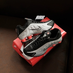 NIKE SHOX R4 METALLIC SILVER RED (HQ1988-002)