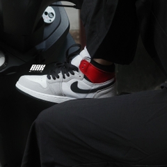 NIKE AIR JORDAN 1 RETRO HIGH OG 'LIGHT SMOKE GREY' - (575441 126)
