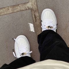 NIKE AIR FORCE 1 LV8 WORLD CHAMPS PLATINUM ( DQ0300 100 )