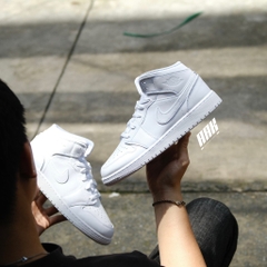 AIR JORDAN 1 MID TRIPLE WHITE 2023 (GS) (554725 136)
