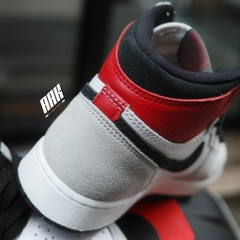 NIKE AIR JORDAN 1 RETRO HIGH OG 'LIGHT SMOKE GREY' - (575441 126)
