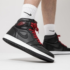 JORDAN 1 RETRO HIGH BLACK SATIN GYM RED - 555088 060