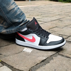 JORDAN 1 LOW BLACK SIREN RED - DC0774 004