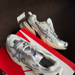 NIKE V2K RUN ‘PURE PLATINUM METALLIC SILVER’ ' (HJ4497-100)