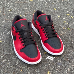 NIKE JORDAN 1 LOW REVERSE BRED PEBBLED SWOOSH - 553558 605