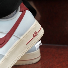 NIKE AIR FORCE 1 "HANGTAG RED SWOOSH" ( DV7584 001 )
