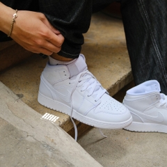 AIR JORDAN 1 MID TRIPLE WHITE 2023 (GS) (554725 136)