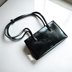 STAND OIL SQUARE LOW BAG / BLACK