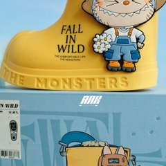 TÚI ỦNG POPMART THE MONSTER LABUBU FALL IN WILD