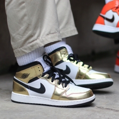 JORDAN 1 MID METALLIC GOLD BLACK WHITE (GS) - DC1420 700