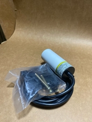 Cảm biến điện dung OMRON E2K-C25ME1