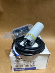 Cảm biến điện dung OMRON E2K-C25ME2