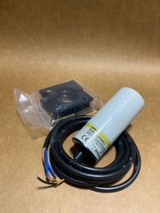 Cảm biến điện dung OMRON E2K-C25ME2