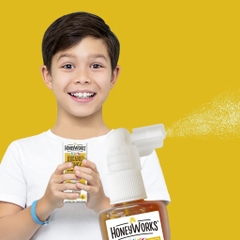 Xịt keo ong hữu cơ giảm đau họng Honey Works (1 tuổi+)