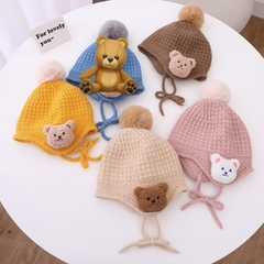 Mũ len quả bông đính gấu