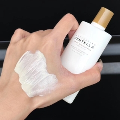 Kem Chống Nắng Phổ Rộng Dưỡng Ẩm SKIN1004 Madagascar Centella Hyalu-Cica Water-Fit Sun Serum SPF50+ PA++++ 50ml