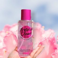 Victoria’s Secret Pink Fresh & Clean Bright Apple X Campus Shimmer Mist 250ml