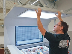 Đèn soi màu Philips 5000K cho ngành in ấn