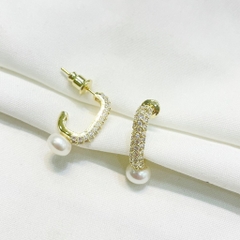 Khuyên Tai Ngắn HimHip Chữ C Sang Trọng HKCC Đính Phale, Ngọc Trai 0.5x2cm