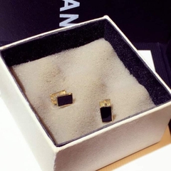 Khuyên Tai Nụ HimHip Mặt Vuông Đen Cổ Điển HKCC 0.5x1cm