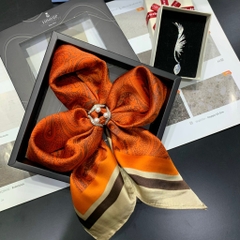 SET QUÀ TẶNG KHĂN LỤA VUÔNG KHỔ 70 KÈM CÀI KHĂN (KHÔNG KÈM CÀI ÁO) - 253 (giá đã bao gồm túi hộp, không kèm thiệp)