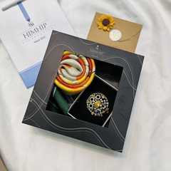 Set Quà Tặng Khăn Lụa Vuông Khổ 70 Kèm Cài Áo - 172 (giá đã bao gồm túi hộp thiệp)