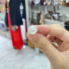 Pin Cài Áo HimHip Hoa Mai Khảm Trai Nhỏ Thanh Lịch HKCC Mix Trai 1.3cm