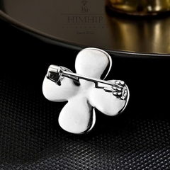 Trâm, Ghim Cài Áo Nhỏ HimHip Hoa Trà Khảm Trai Quý Phái HKCC Đính Phale Lục Bảo 2,5*2,5cm