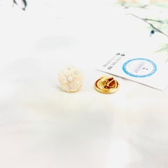 Pin Cài Áo HimHip Hoa Mai Khảm Trai Nhỏ Thanh Lịch HKCC Mix Trai 1.3cm