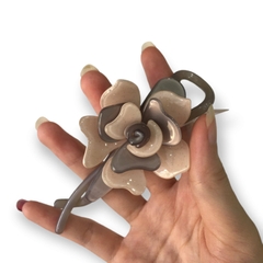 Kẹp Móc Ngang HimHip Hoa Trà Thanh Lịch 6x11cm