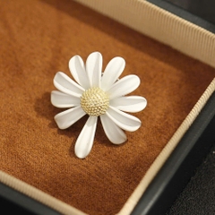 Trâm, Ghim Cài Áo HimHip HKCC Cúc Nhỏ Nụ Vàng Phối Cánh Đung Đưa 2.8cm